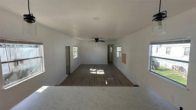 Building Photo - 510 N Shirley St