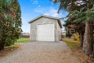 Building Photo - Updated 3 Bed 2 Bath Home With Brand New 2...