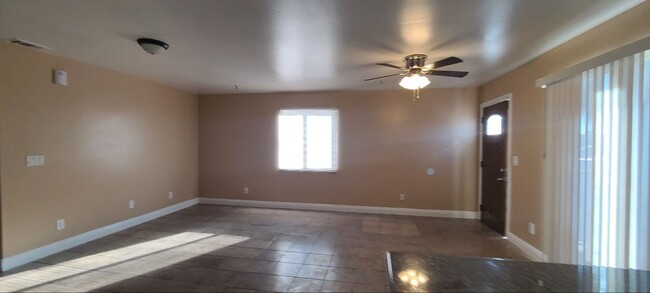 Building Photo - 109(209,211)
