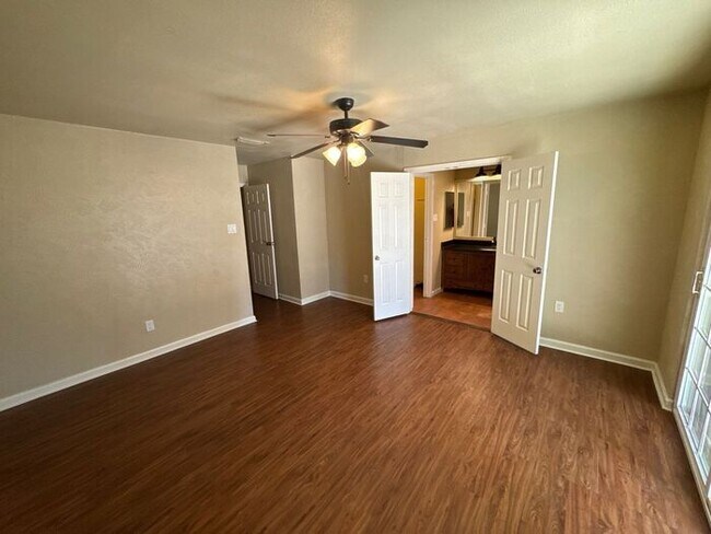 Building Photo - 3730 Twin Oak Ct