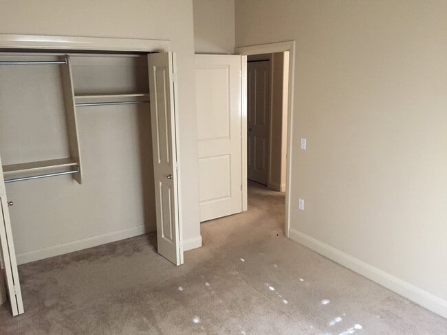 Building Photo - 700 N Main St