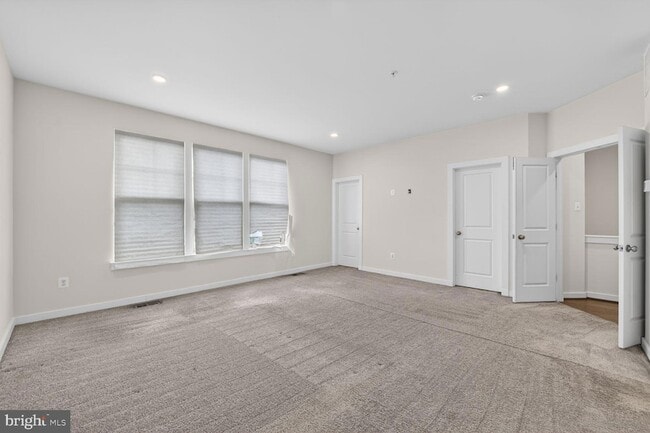Building Photo - 5303 Greenwich Cir