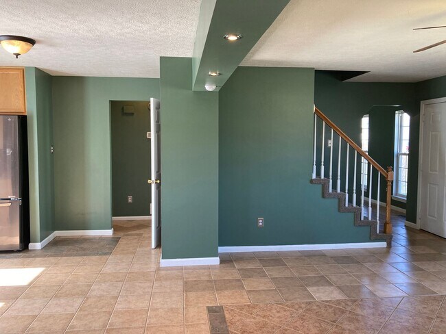 Building Photo - **Backyard offers Country Setting in City ...