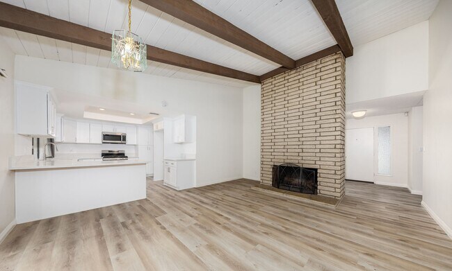 Building Photo - Remodeled Single Story Home off Huron St.