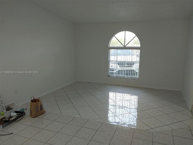 Building Photo - 2424 SW 143rd Pl