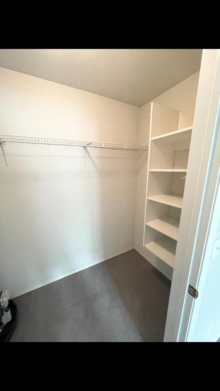 Building Photo - 2457 N Lynndale Dr