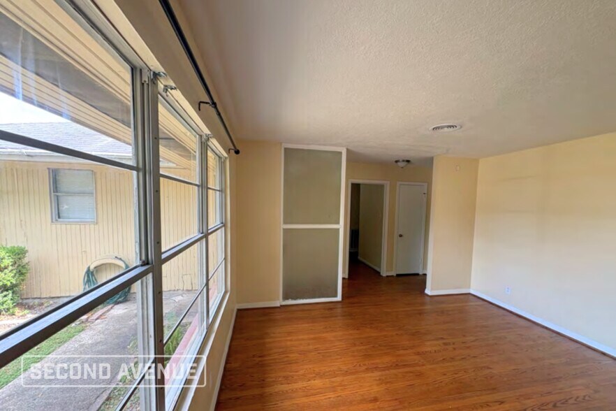 Building Photo - 202 Timber Ln