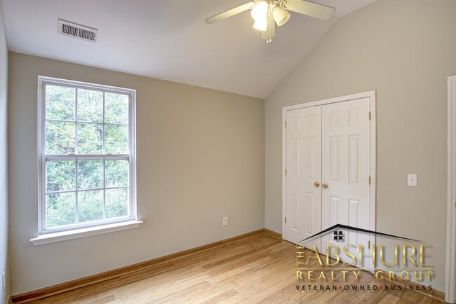 Building Photo - 852 Willow Bay Dr