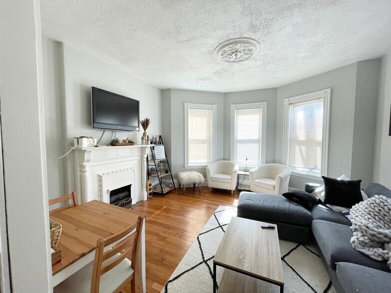 Building Photo - 24 Pond St