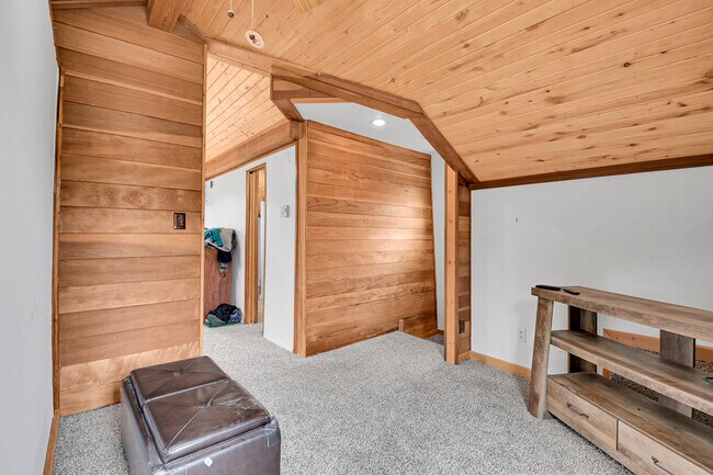 Building Photo - 204 Bristlecone Way