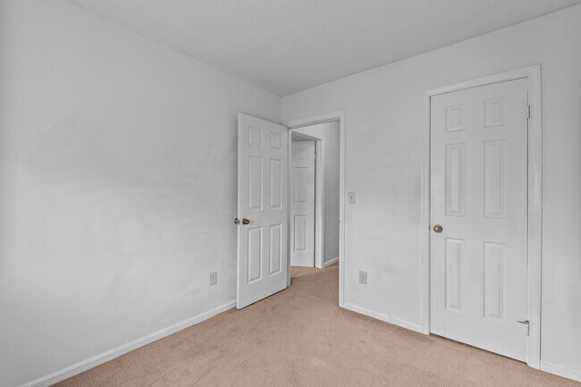 Building Photo - 405 Falling Ln