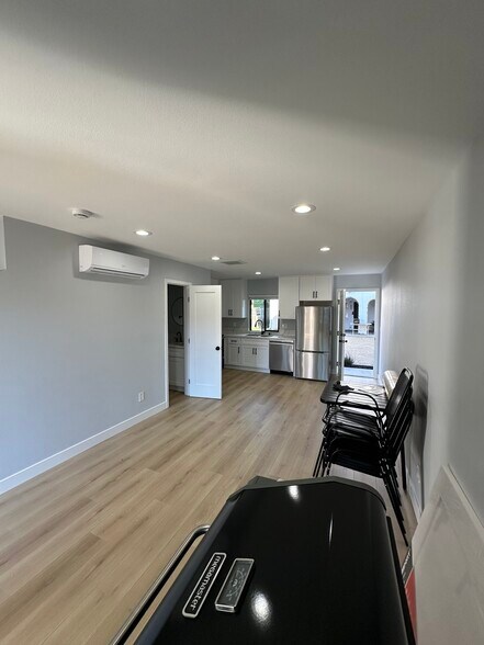 Building Photo - 826 Rose Ave