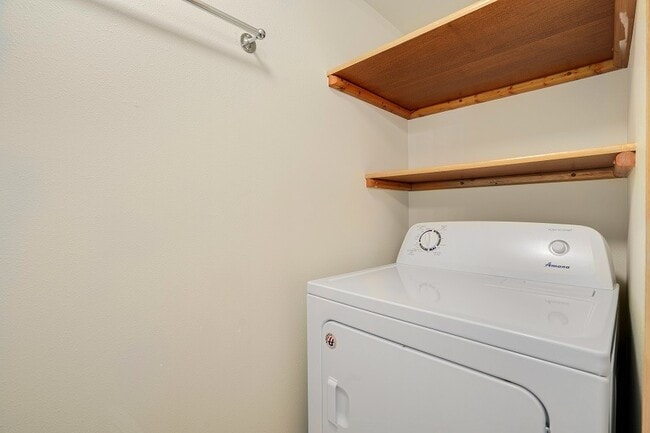 Building Photo - 4 Bedroom 1.5 Bath Home for Rent in Arlington!