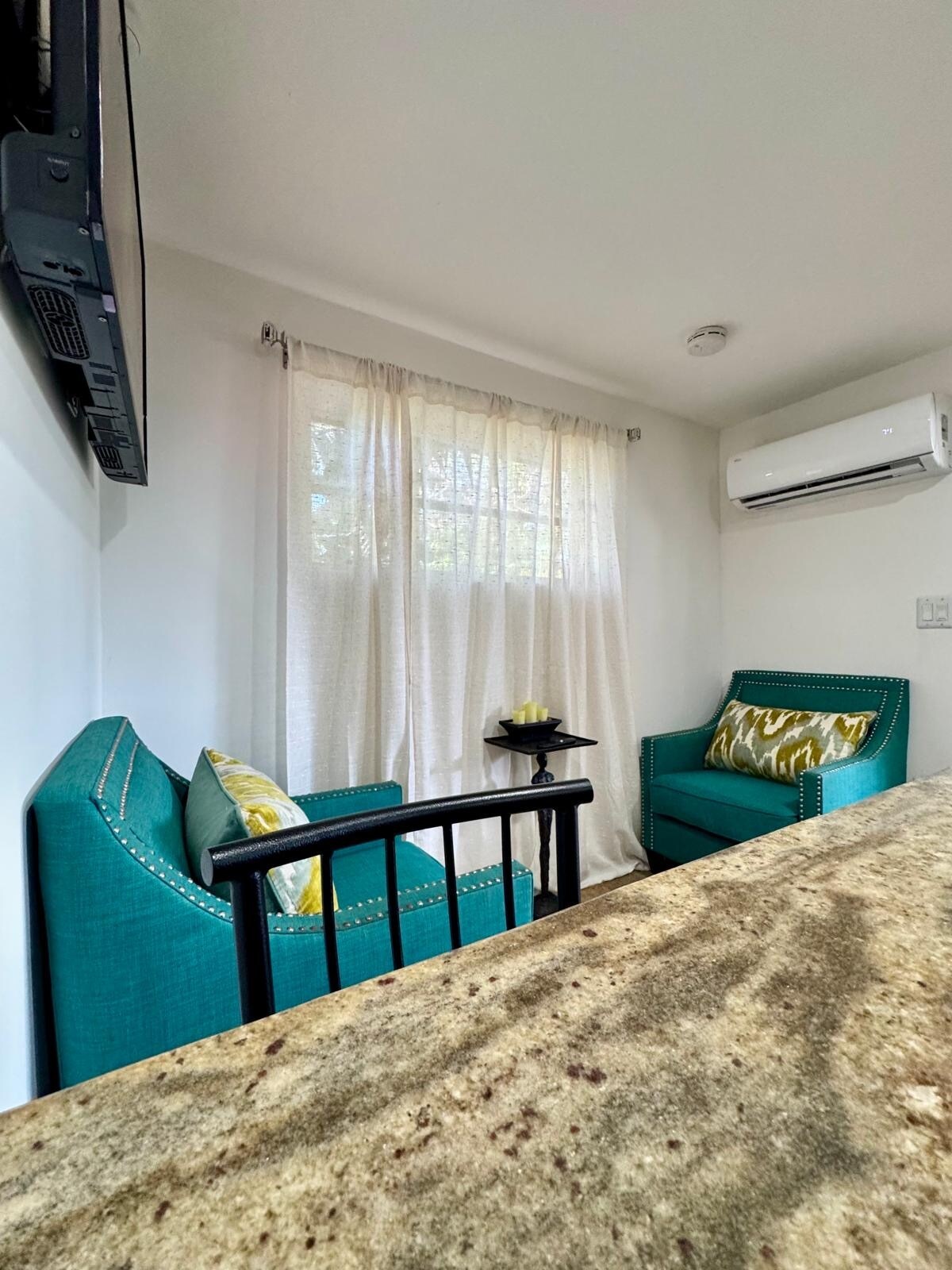 Building Photo - 2542 Monroe St