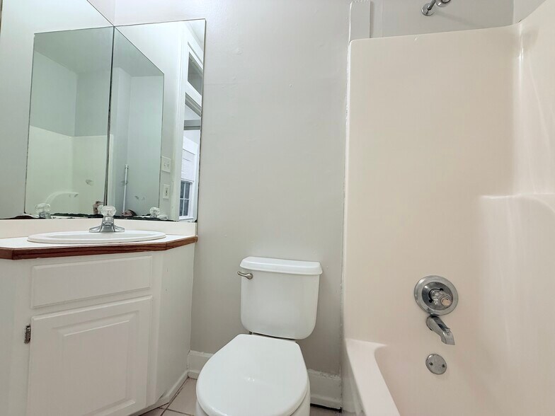 Building Photo - 1010 Dauphin St