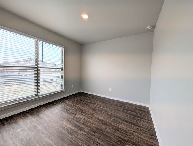 Building Photo - 2123 N Jayton Ave