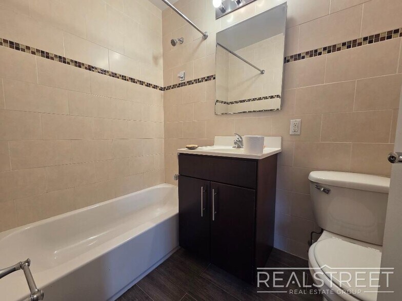 Building Photo - 44th Avenue