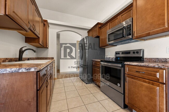 Building Photo - 21 Arrowsmith Dr