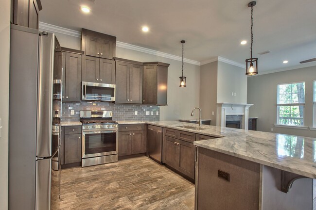 Building Photo - Unbelievable 3 Bedroom 3 Bathroom Upscale Town Home