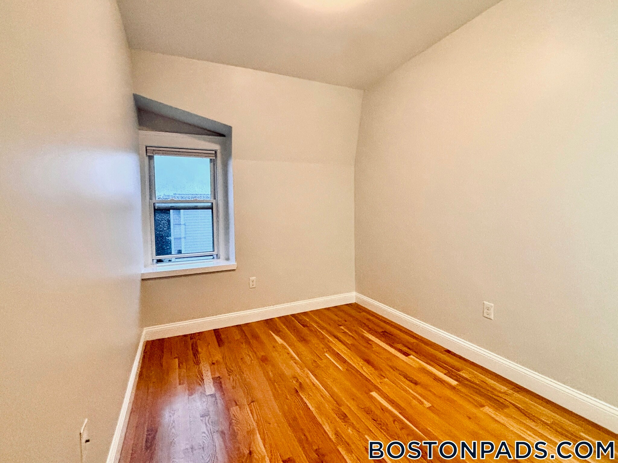 Building Photo - 799 E 4th St