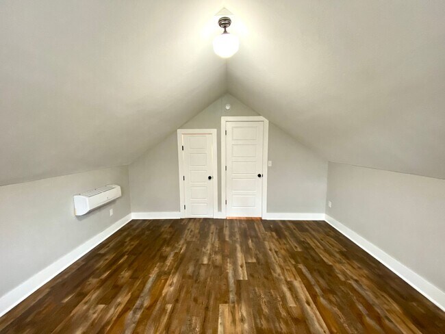 Building Photo - Swan Lake Luxury Bungalow