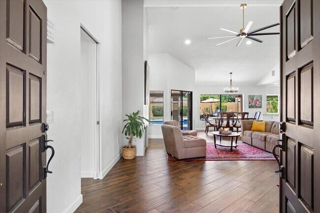 Building Photo - 10628 E Cinnabar Ave