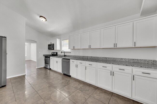 Building Photo - 10400 Valle Koki Dr