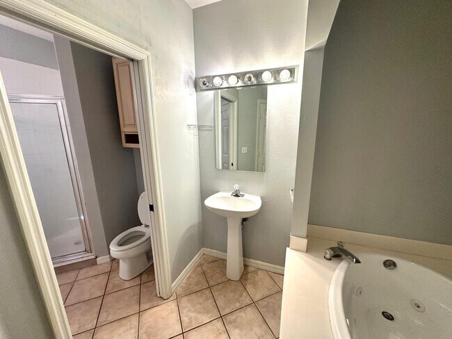 Building Photo - 9967 Perfect Dr