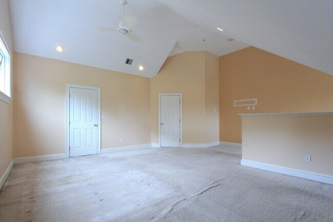 Building Photo - 6 Adams St