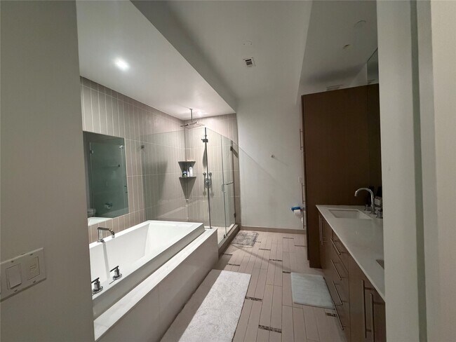 Building Photo - 1600 Post Oak Blvd