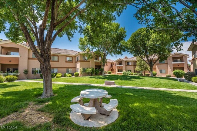 Building Photo - 1050 E Cactus Ave