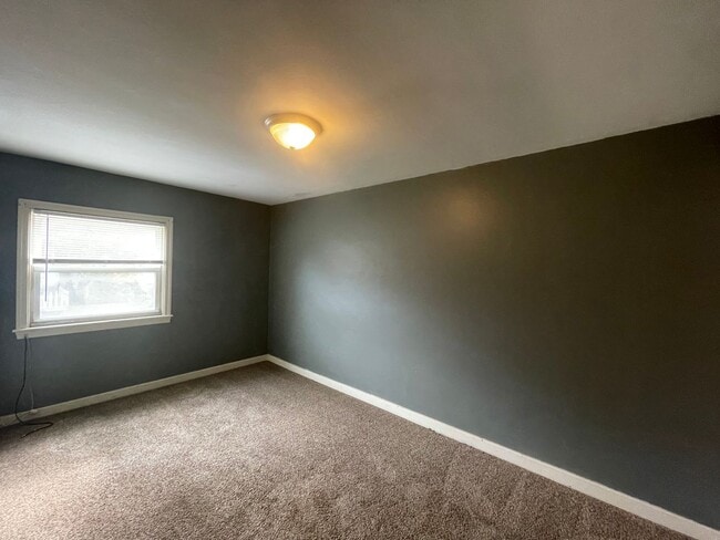 Building Photo - 3 Bedroom Single Family Home in Harrisburg!