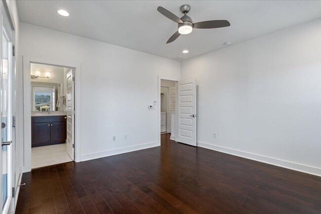 Building Photo - 2305 Coronado St