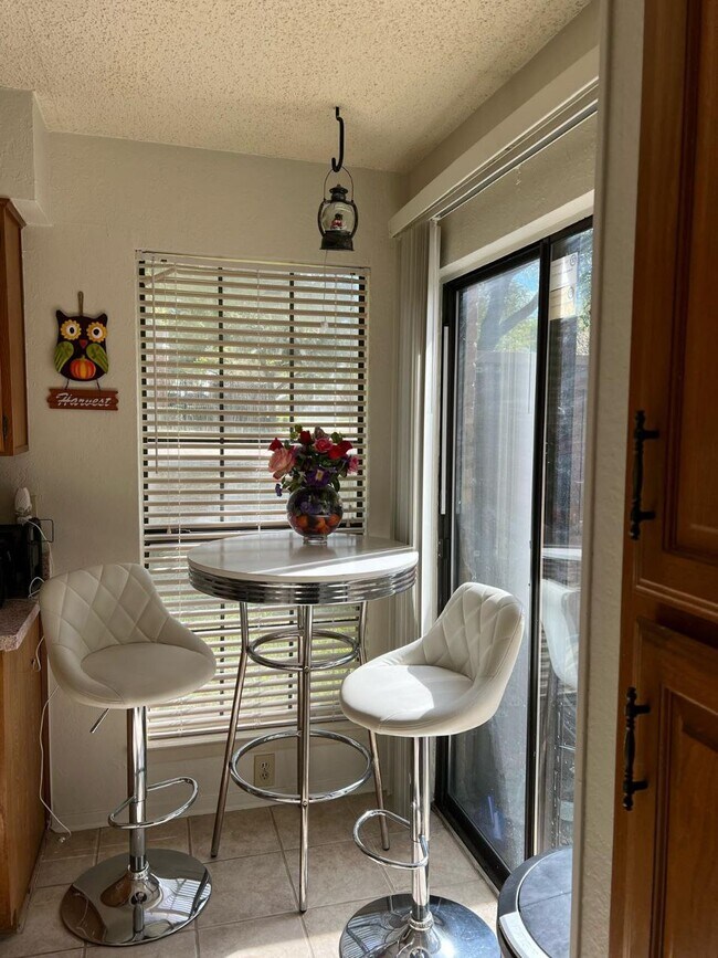 Kitchen - 336 Melrose Dr