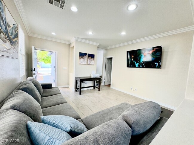 Building Photo - 8842 Sierra Linda Dr
