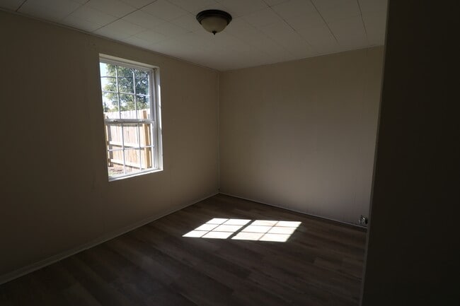 Building Photo - 504 Sequoyah Dr