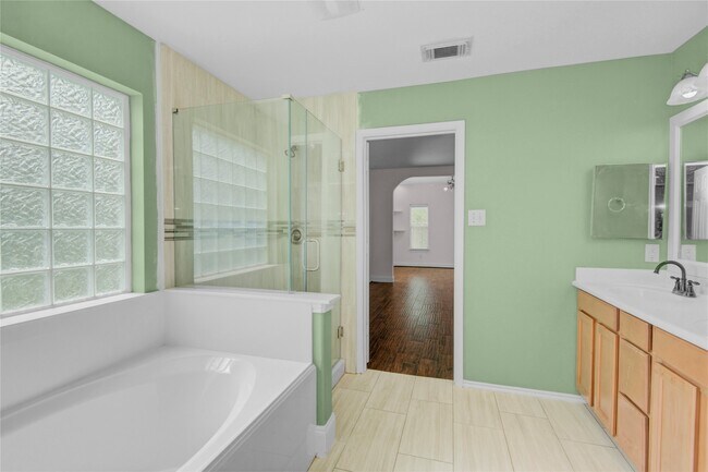 Building Photo - 1403 Lochstone Dr