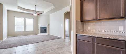 Building Photo - 2025 Lake Vista Dr