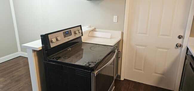 Building Photo - COMING SOON!! Available Soon in SF KCMO