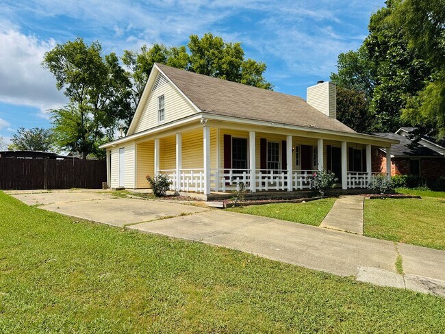 Building Photo - Dreamy 3-Bedroom