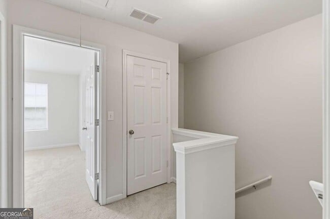 Building Photo - 6710 Stoneleigh Way
