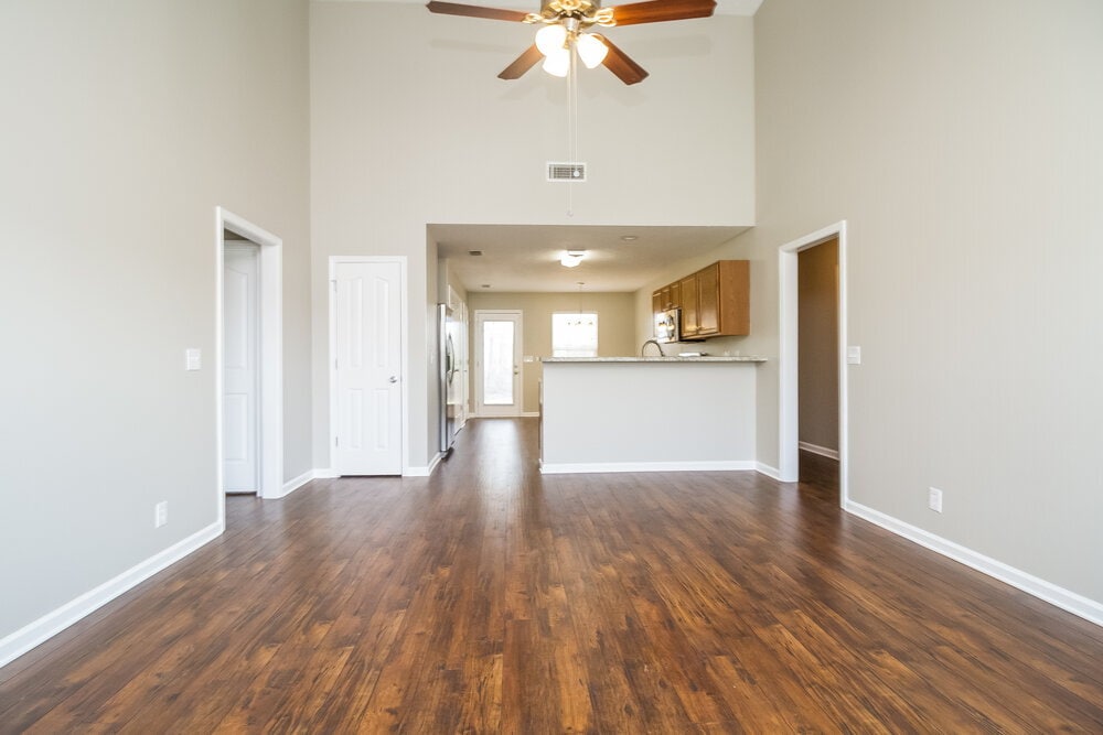 Building Photo - 3048 Roscommon Dr