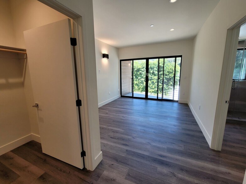 Building Photo - 862 Moraga Dr