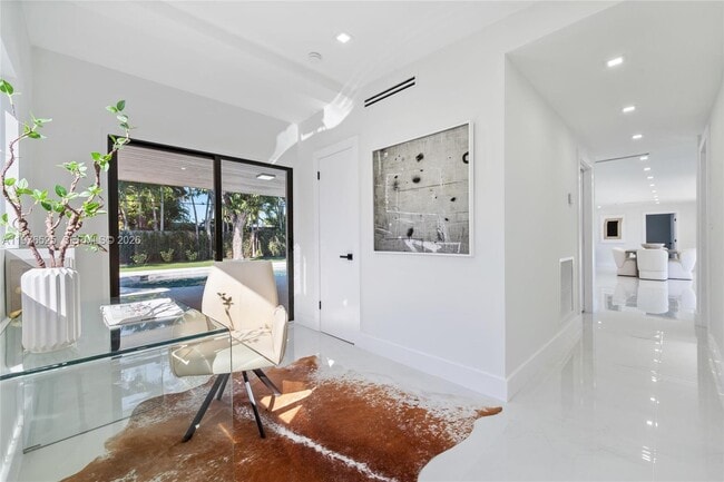 Building Photo - 1931 NE 186th Dr