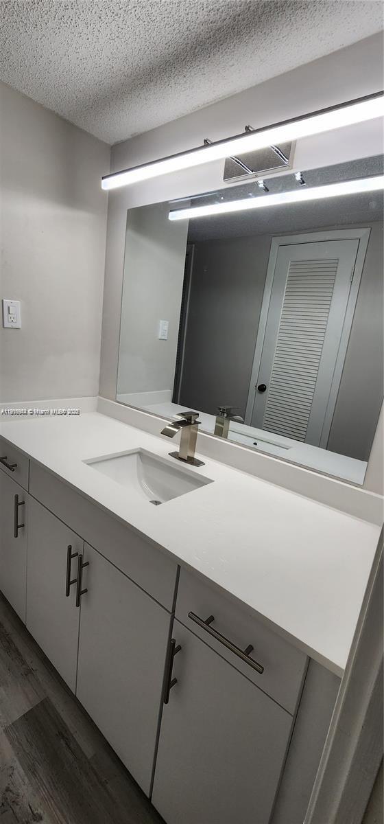 Building Photo - 18021 Biscayne Blvd