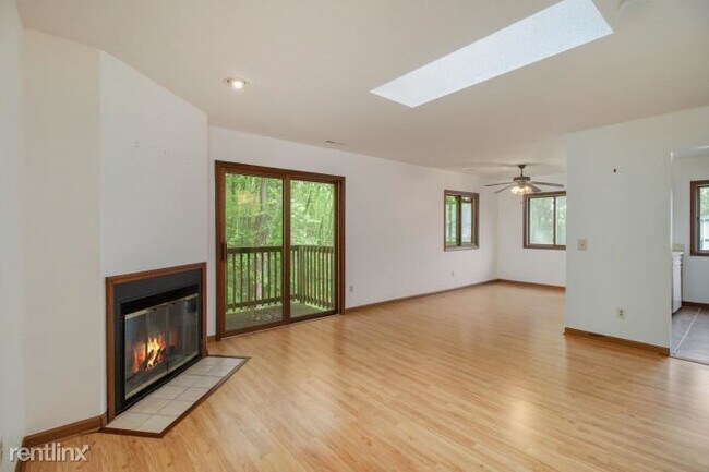 Building Photo - 2 br, 1 bath  - 2949 Danford Creek Dr Apt 3