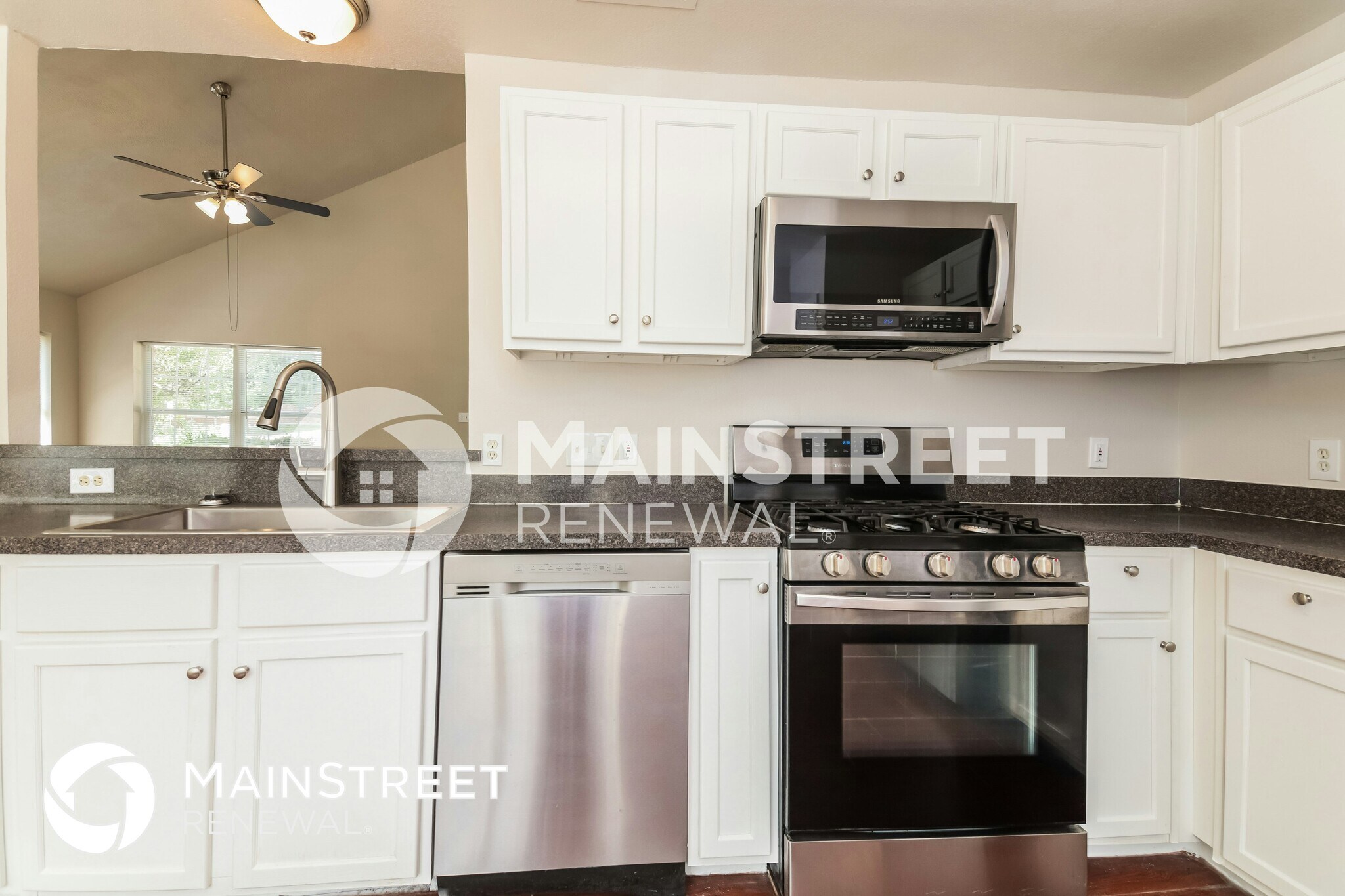 Building Photo - 4602 Lee Hutson Ln