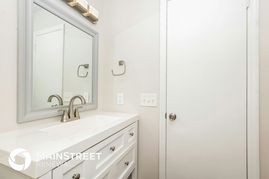 Building Photo - 405 Montego Cove