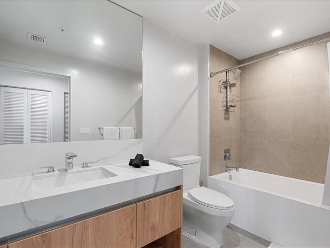 Building Photo - 11 NE 6th St