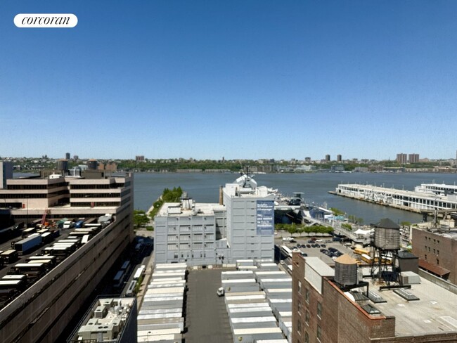 Building Photo - 550 W 45th St